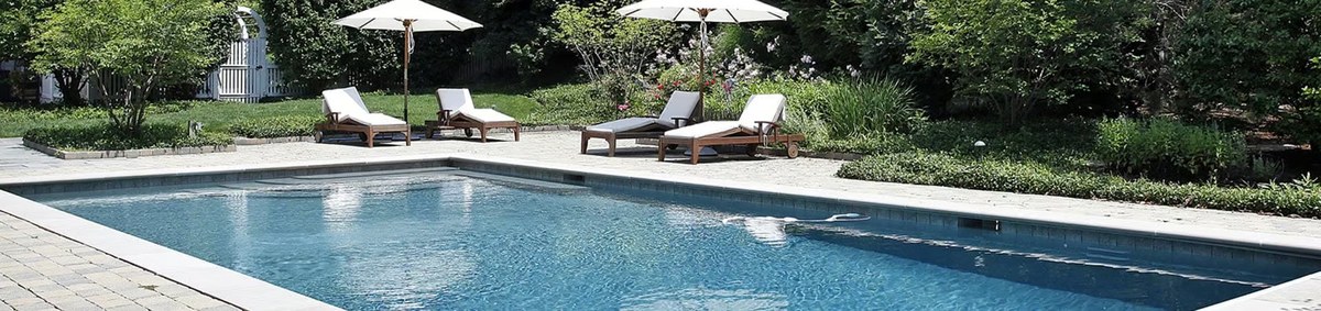 Structure piscine en cours de montage