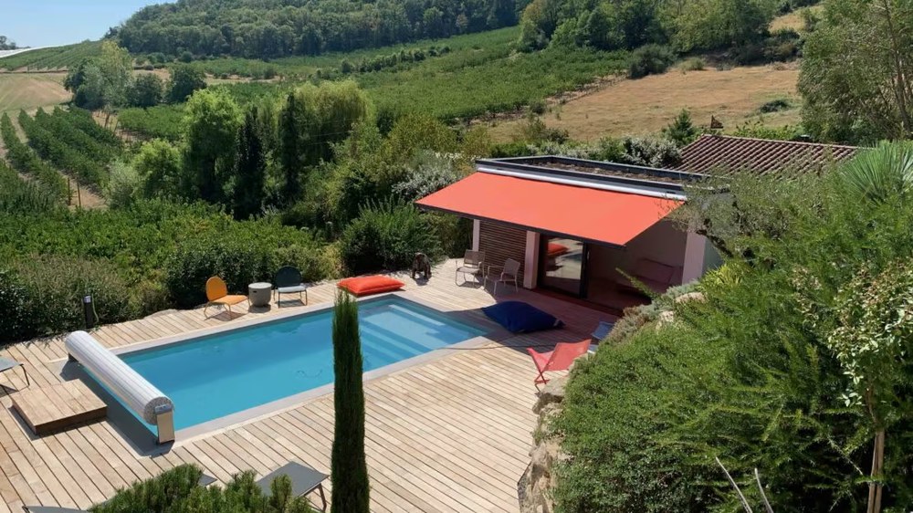 Piscine Aquinox intégrée dans un jardin