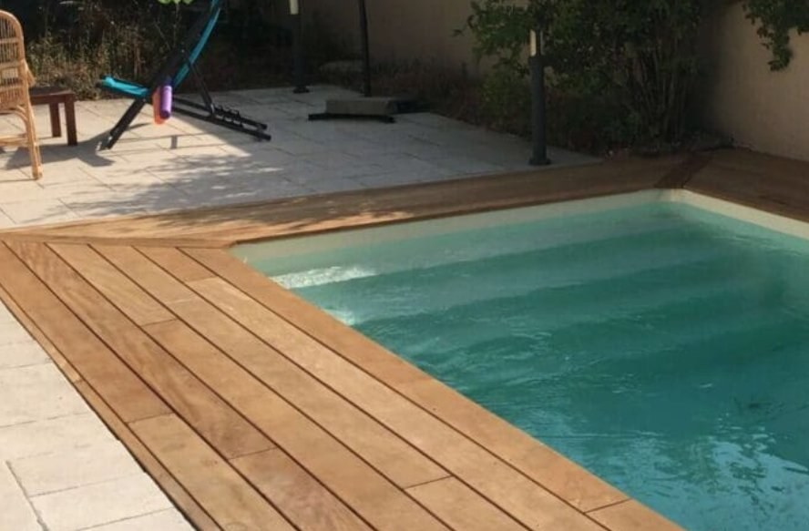 Piscine Novia avec margelles